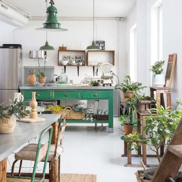 Un loft de estilo industrial y toques retro