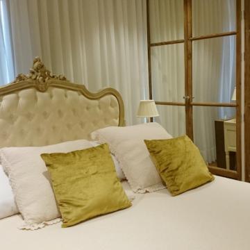 Dormitorio con muebles personalizados de estilo clásico renovado