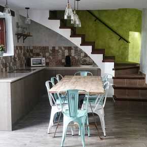 Mesa de comedor en madera y forja