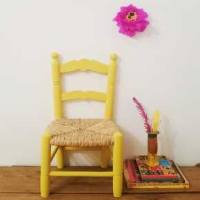 silla infantil en amarillo