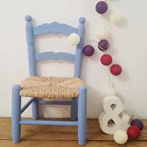 Silla infantil en azul añil