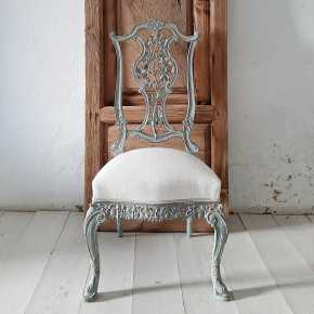 Silla vintage en gris verdoso decapado