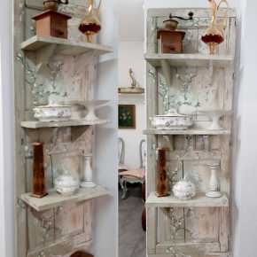 Estantería artesanal creada con puerta antigua 