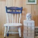 silla vintage bicolor en blanco y azul