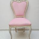 Silla vintage en blanco y terciopelo rosa