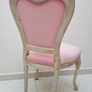 Silla vintage en blanco y terciopelo rosa