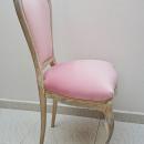 Silla vintage en blanco y terciopelo rosa