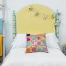 Cabecero cama estilo rústico en amarillo y mint