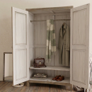 Armario artesanal dos puertas decoradas con motivos naturales