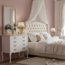dormitorio romántico con cómoda estilo francés 