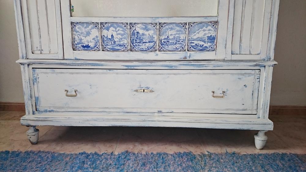 Antiguo armario en blanco y azul decapado Tienda online de decoración y muebles personalizados Artesanato Em Tecido ~ Antiguo armario en blanco y azul decapado Tienda online de decoración y muebles personalizados