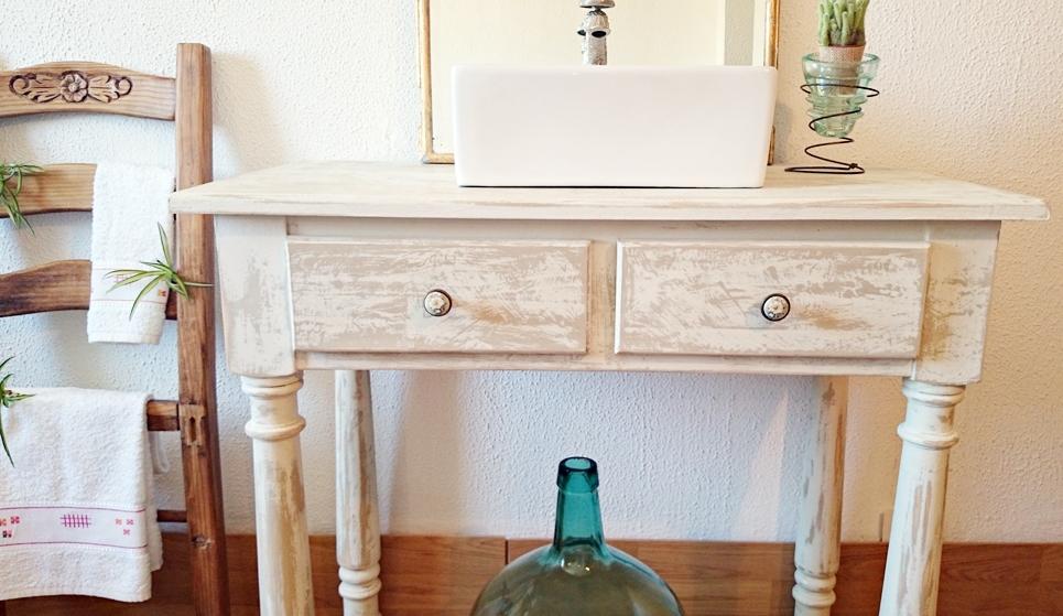 Muebles de madera pintados en blanco Muebles de madera pintados en blanco