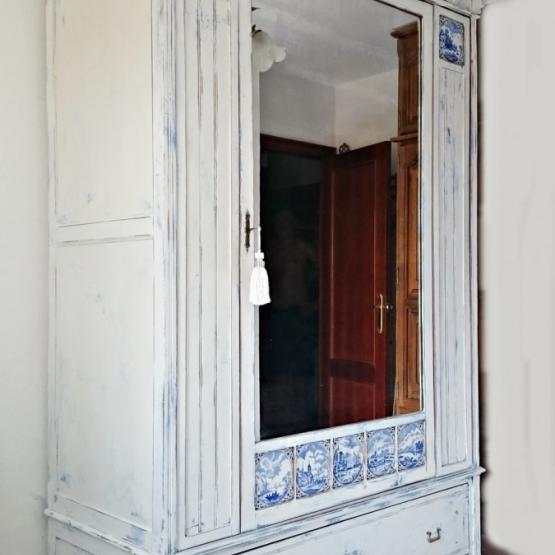 Antiguo armario en blanco y azul decapado Tienda online de decoración y muebles personalizados Artesanato Em Tecido ~ Antiguo armario en blanco y azul decapado Tienda online de decoración y muebles personalizados