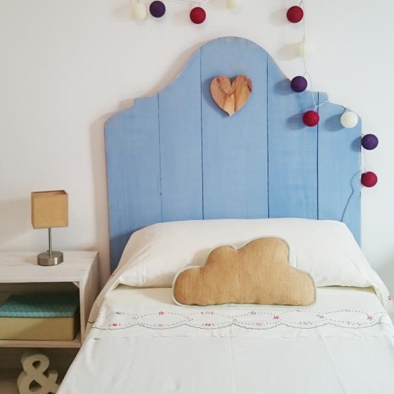 cabecero infantil color añil corazón