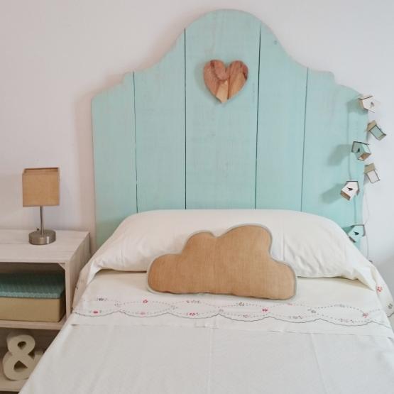 Cabecero infantil en color mint corazón