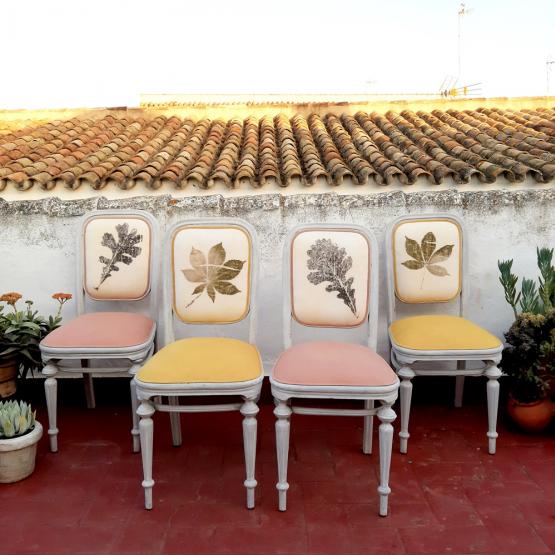 Auténticas sillas Thonet actualizadas en tono pastel y tapizado ecoprint